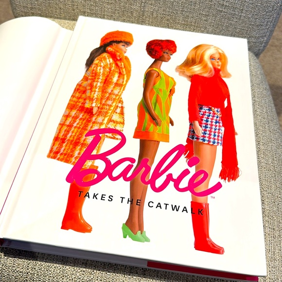 “Barbie Takes The Catwalk” Book - Picture 5 of 7